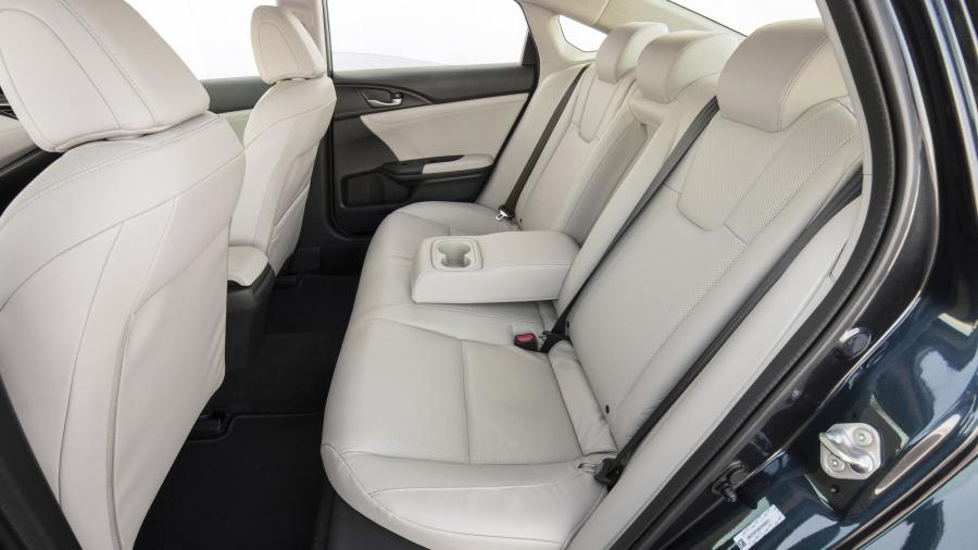 Интерьер Honda Insight 2018 года  (NA) (фото 36 из 62)